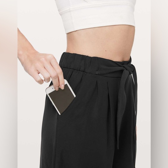 Lululemon Noir Pant - Tie Front Pant - Black - Size 6 - Picture 4 of 7